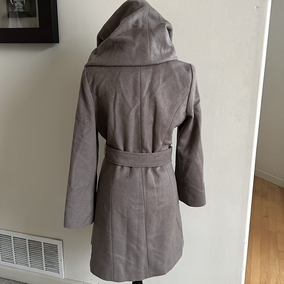 T Tahari Wool Wrap Coat, Size M - Picture 4 of 6